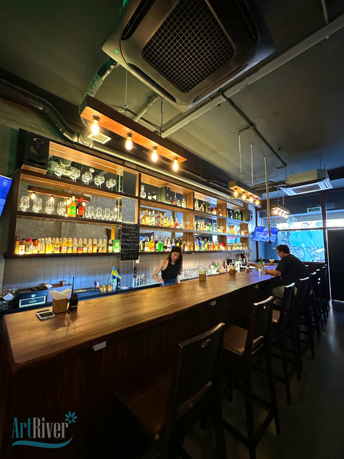 thi công Mulligans Bar
